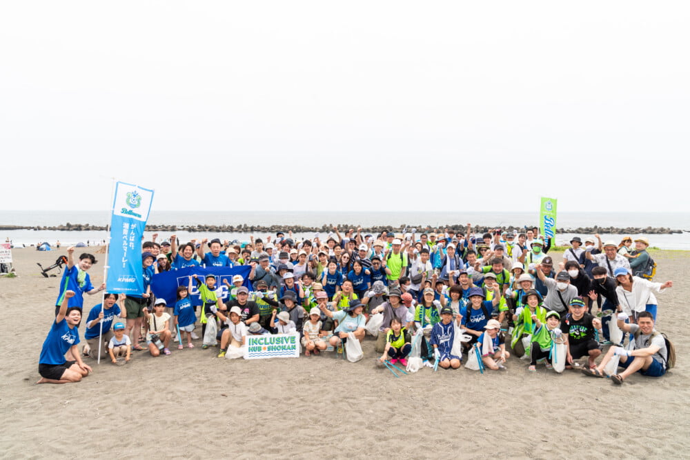 KPMGコンサルティングが湘南ベルマーレと共に楽しくSDGsを学ぶビーチクリーンイベントを開催