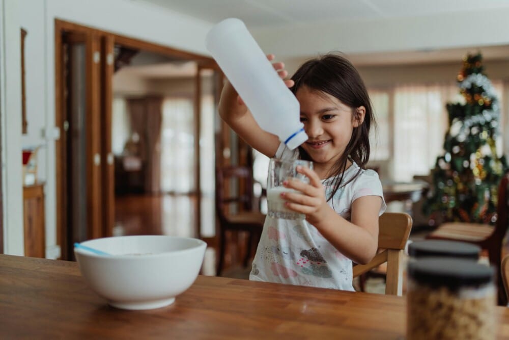 牛乳が飲めなくなる？！100％国産の牛乳を未来の子どもたちに残すために