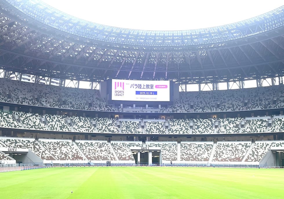 国立競技場が笑顔で一つに。トップアスリートと走る喜びを体験する「パラ陸上教室」が描く共生社会の姿