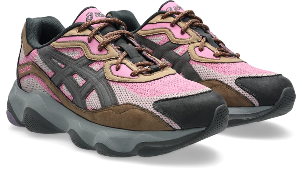 スニーカーからカリモク家具のソファへ。アシックスの粉砕材料が広げるサーキュラーエコノミーの輪