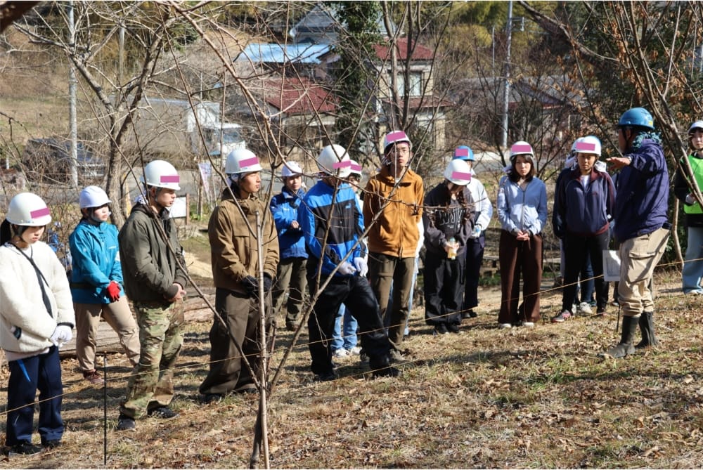 緑地保全活動を学生が体験 東京の未来を創る「里山へGO!」でつなぐバトン SDGsゴール15「陸の豊かさも守ろう」、ゴール17の「パートナーシップで目標を達成しよう」