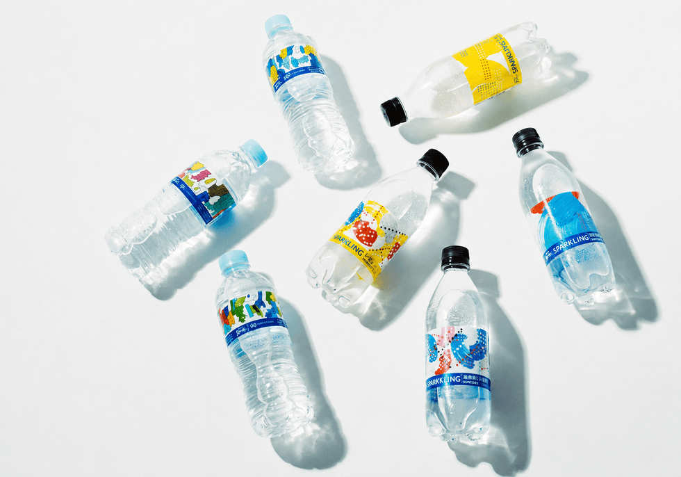 サントリー天然水からヘラルボニーのラベルが登場。100年後への想像力を届ける